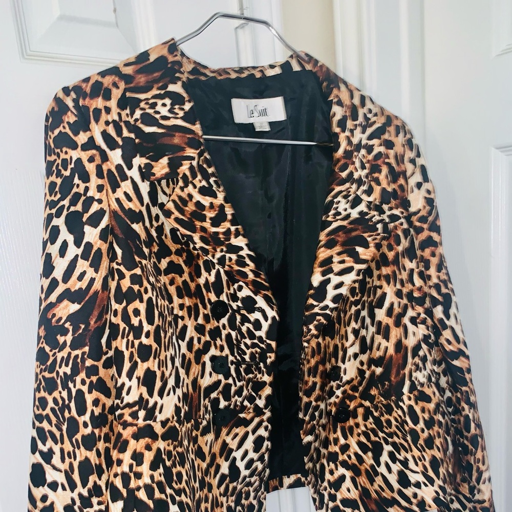 Leopard print Blazer suit jacket. Ladies size 8.